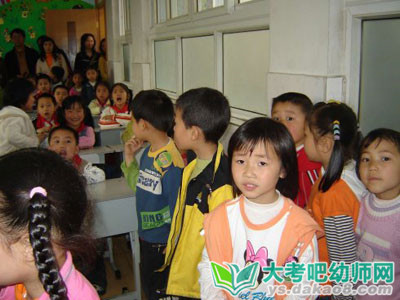 大班音乐教案：新上海说唱教案及教学反思配图二
