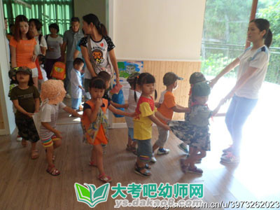 幼儿园中班健康活动活动方案能干的小脚丫配图三